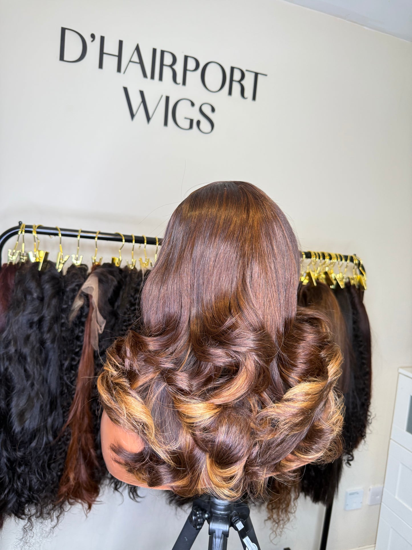 SIENNA IN GOLD AND BROWN